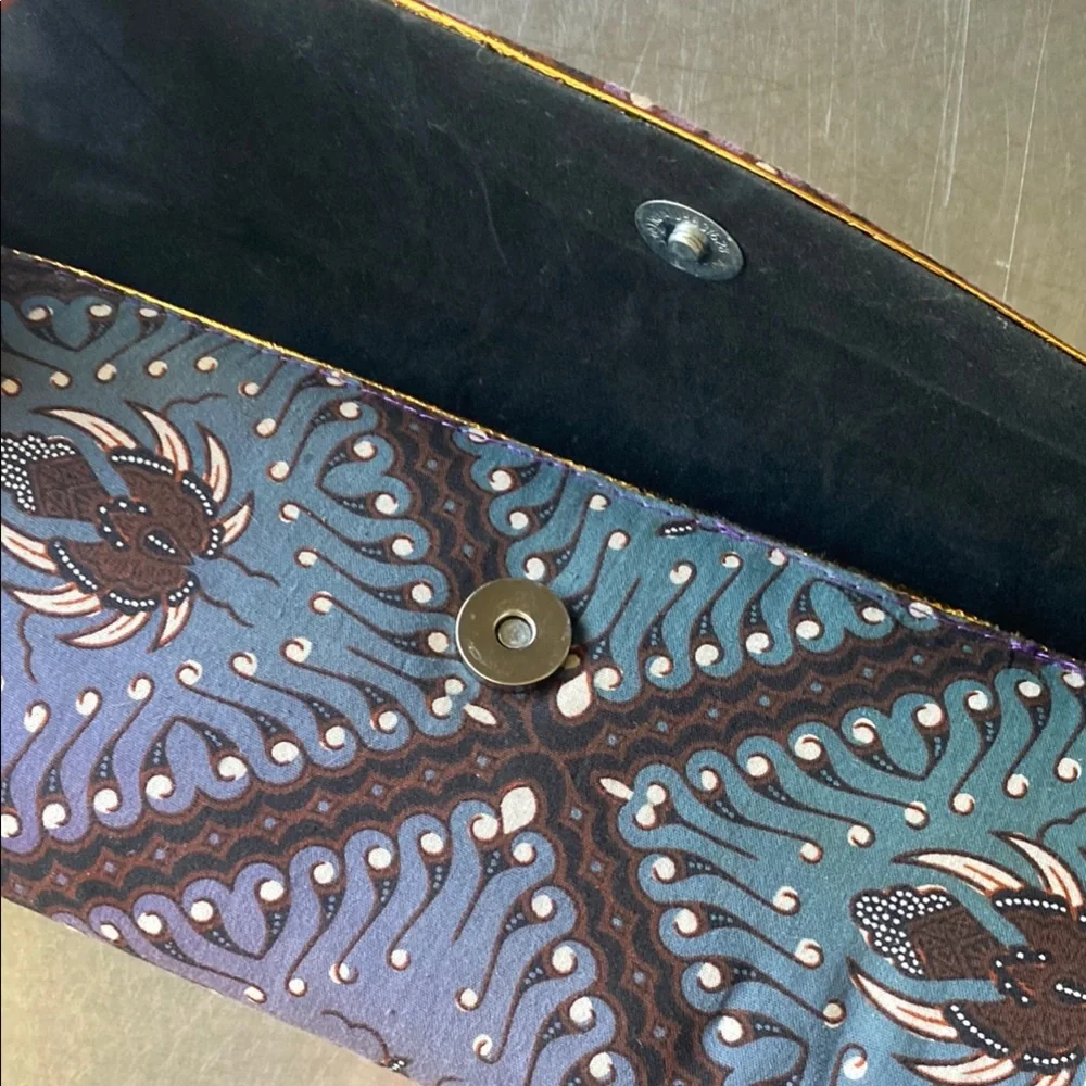 Chic Purple and Blue Patterned Clutch - Picture 3 of 4